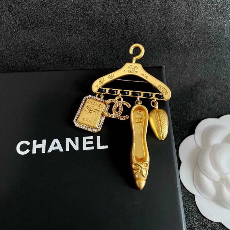 Chanel Brooch 09yxs16